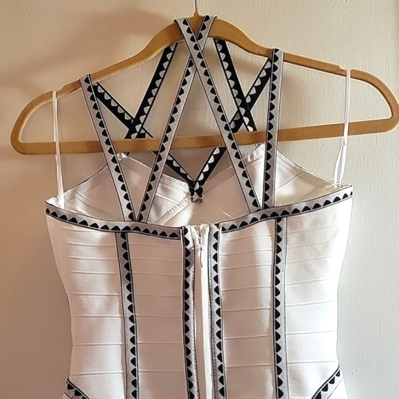 Fashion Nova Woman's White & Black Sleeveless Dress , Size: S - Picture 5 of 8